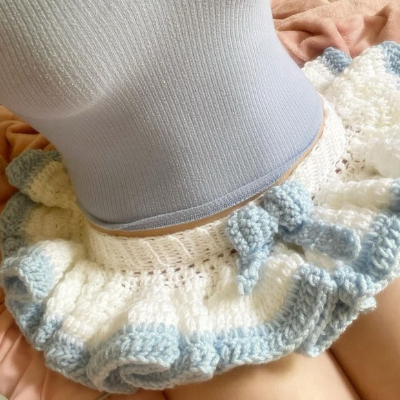 Handmade crochet mini skirt! - Picture 4 of 5